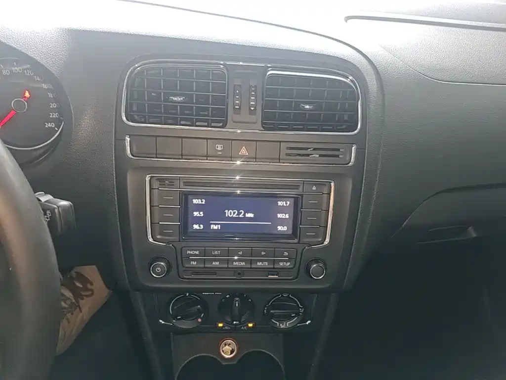 Volkswagen Polo — миниатюра 13