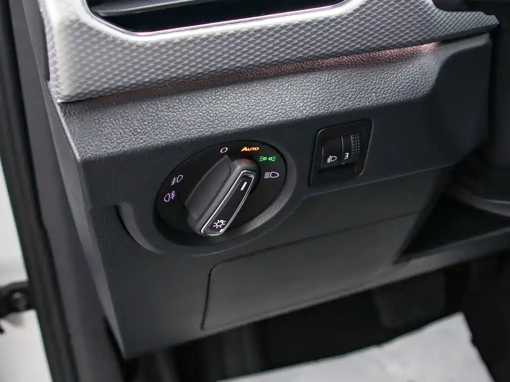 Volkswagen Tacqua 2021 1.5L AT Smart Connect