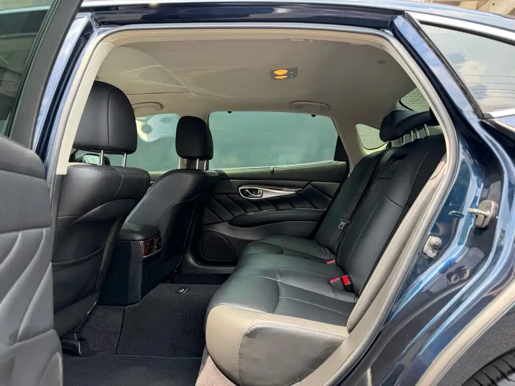 Infiniti Q70 — миниатюра 7