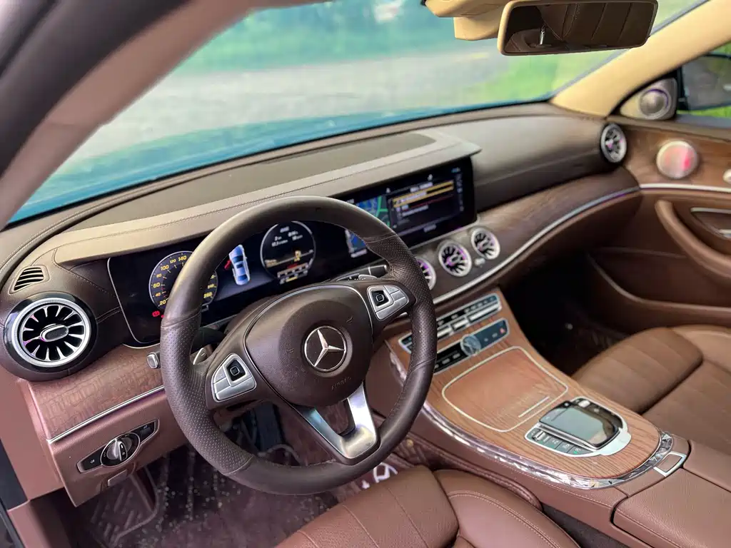Mercedes-Benz E-Class — миниатюра 8