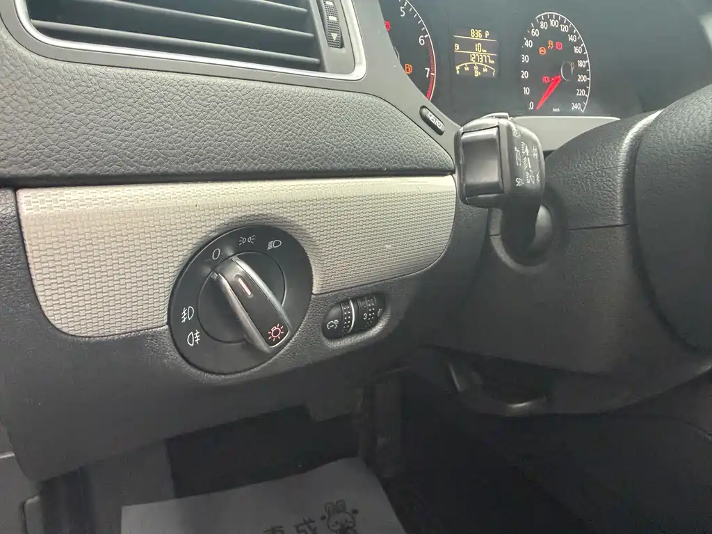 Volkswagen Sagitar — миниатюра 12