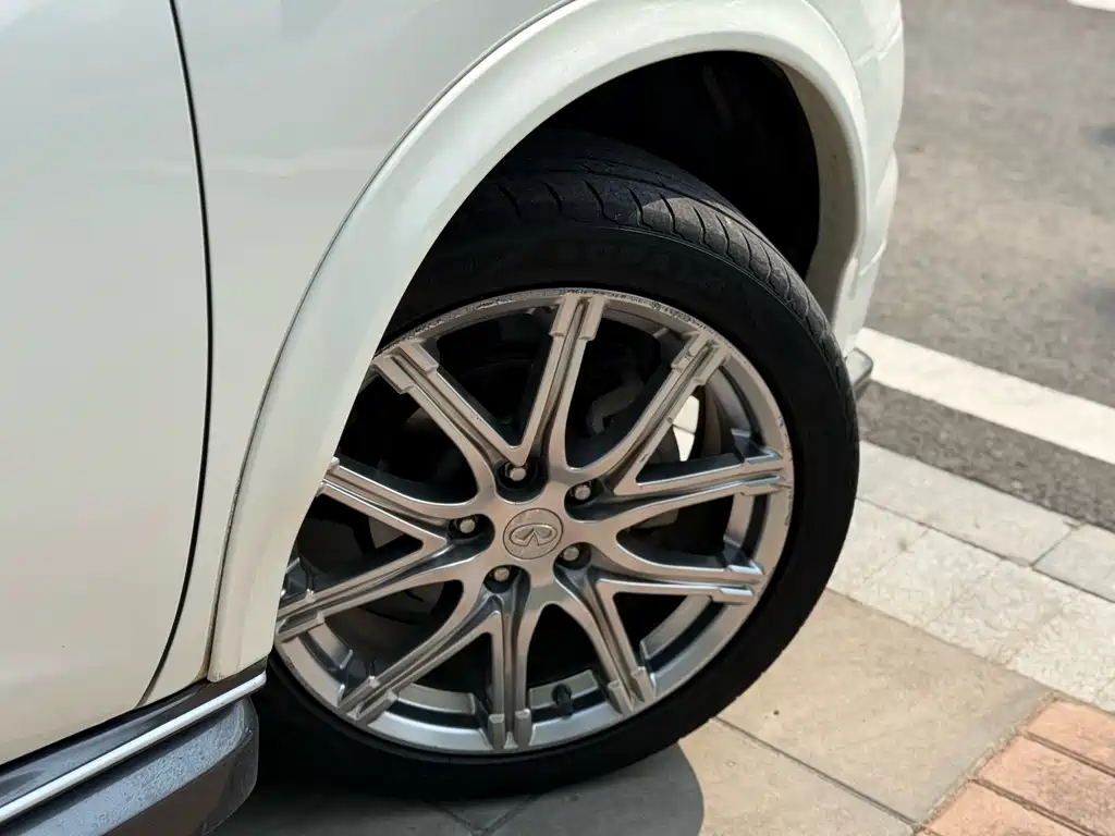 Infiniti ESQ 2014 1.6L