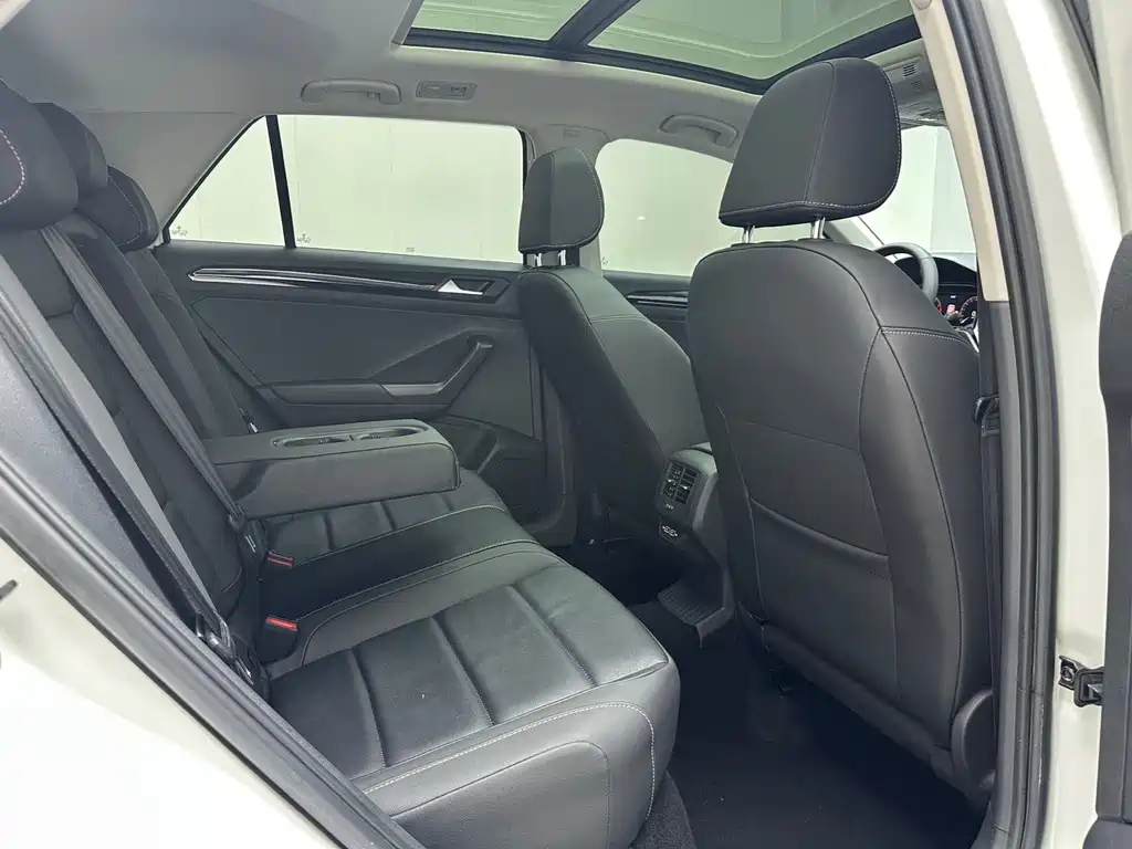 Volkswagen T-Roc 2022 280TSI DSG PLUS