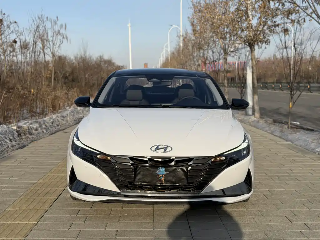 HYUNDAI ELANTRA