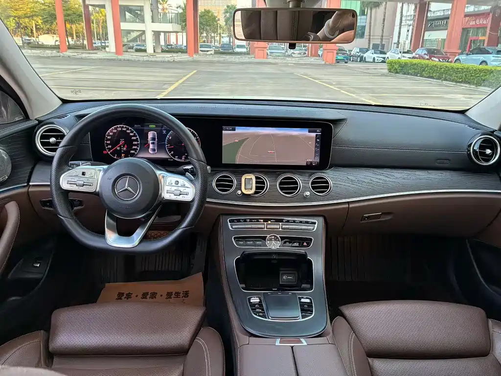 Mercedes-Benz E-Class — миниатюра 8