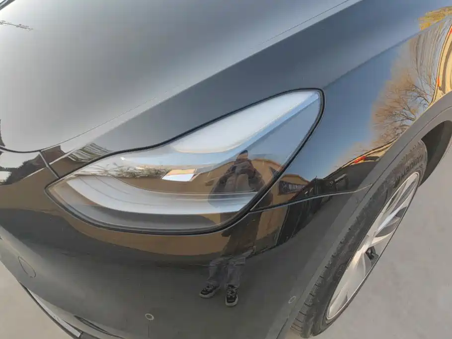Tesla Model Y — миниатюра 5