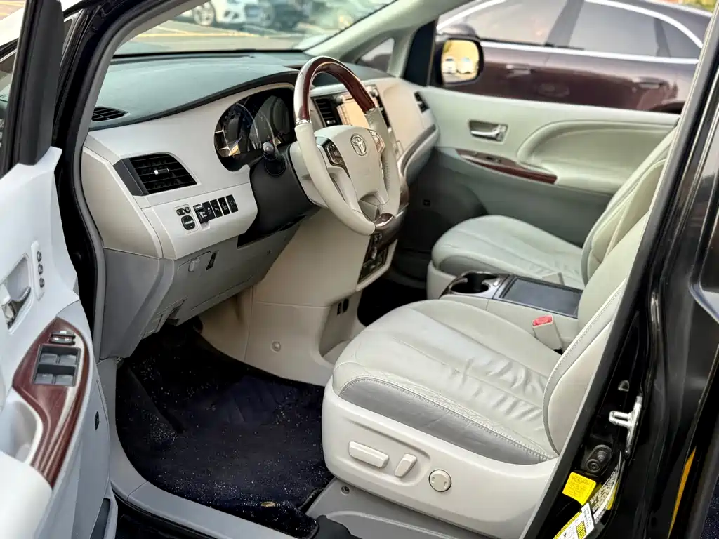 Toyota Sienna — миниатюра 10