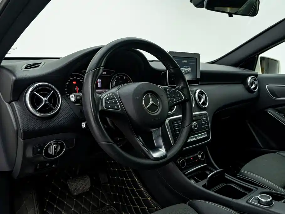 Mercedes-Benz A-Class (Import) — миниатюра 9