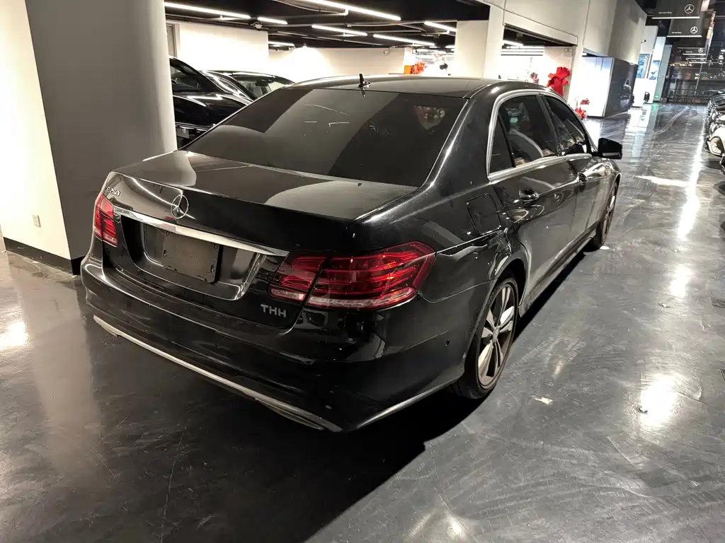 Mercedes-Benz E-Class — миниатюра 12