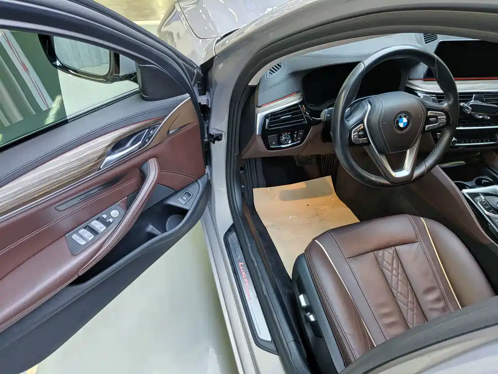 BMW 5 Series — миниатюра 5