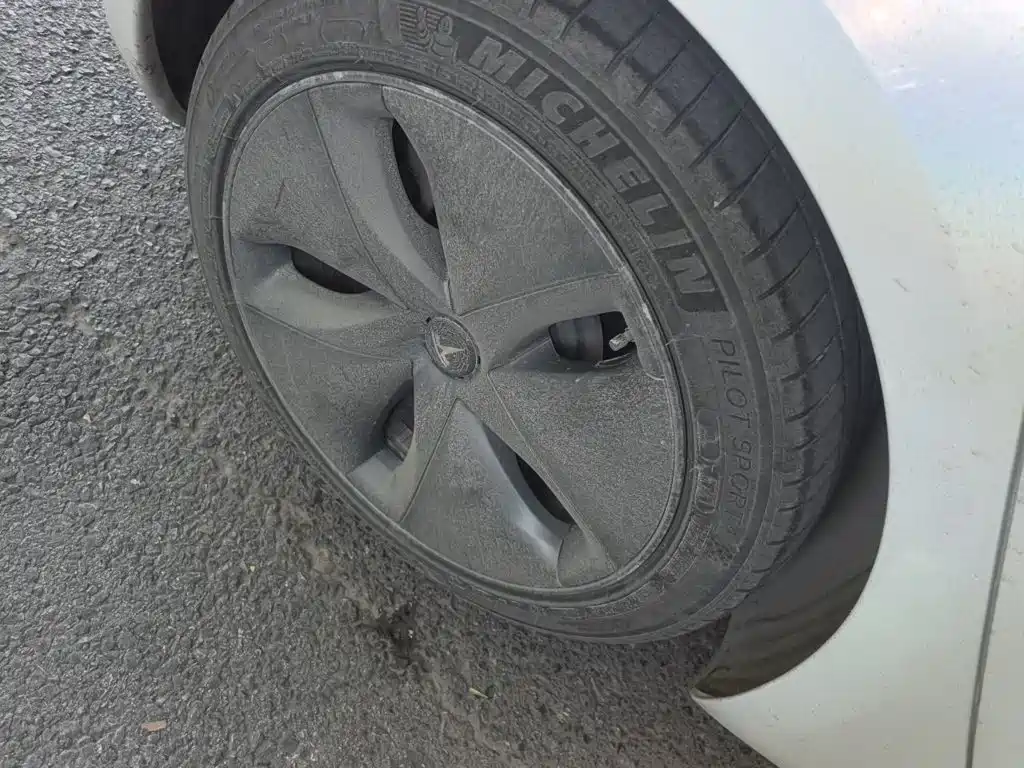 Tesla Model 3 — миниатюра 8