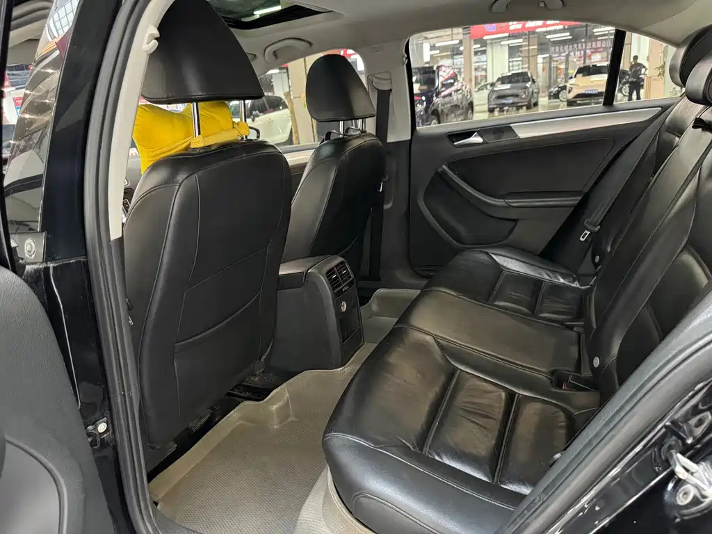 Volkswagen Sagitar — миниатюра 5