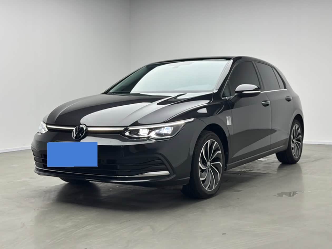 Volkswagen Golf 1.4 л 2023 г. Серебристо-серый, пробег 9200 км