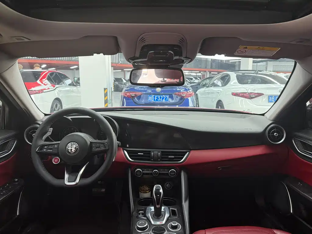 Alfa Romeo Giulia — миниатюра 14