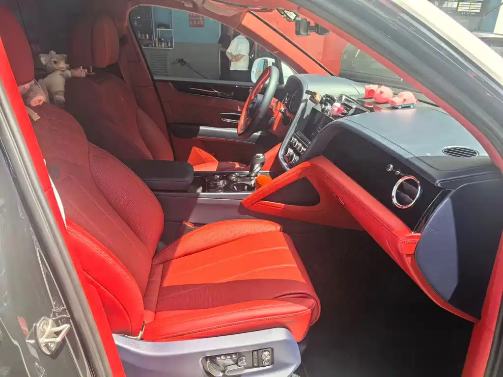 Bentley Bentayga PHEV — миниатюра 4