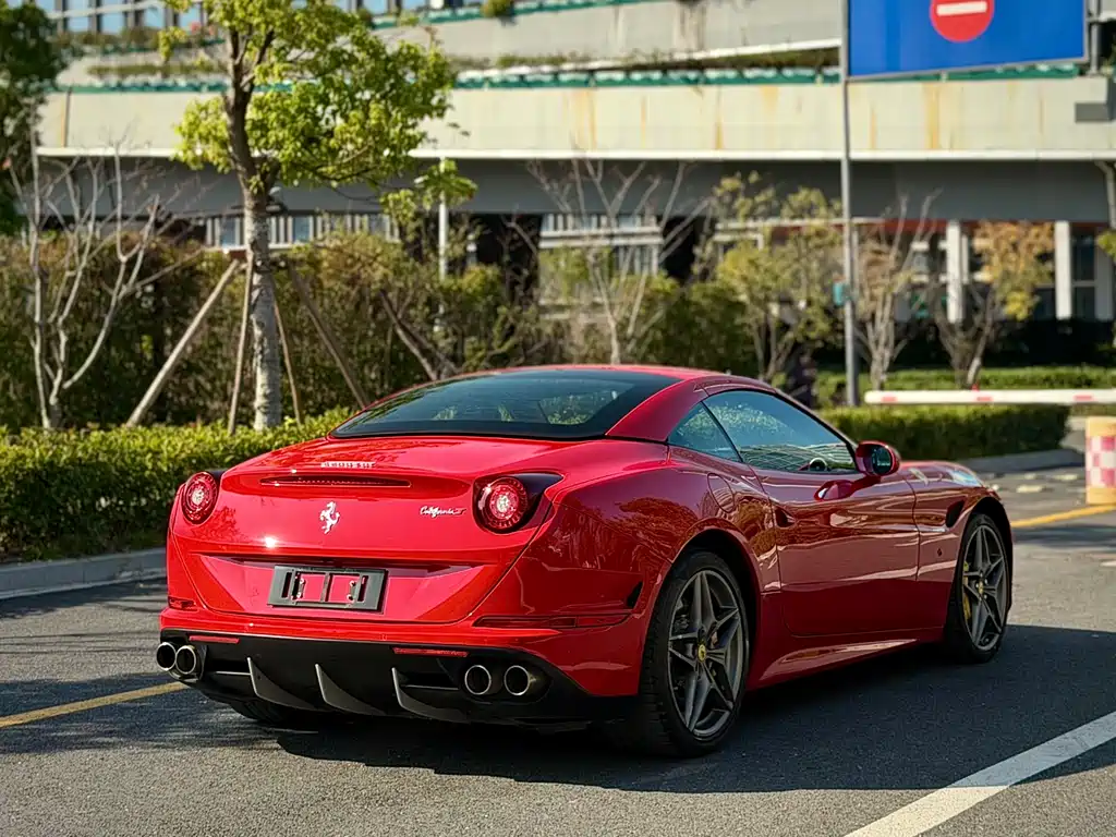 FERRARI CALIFORNIA T