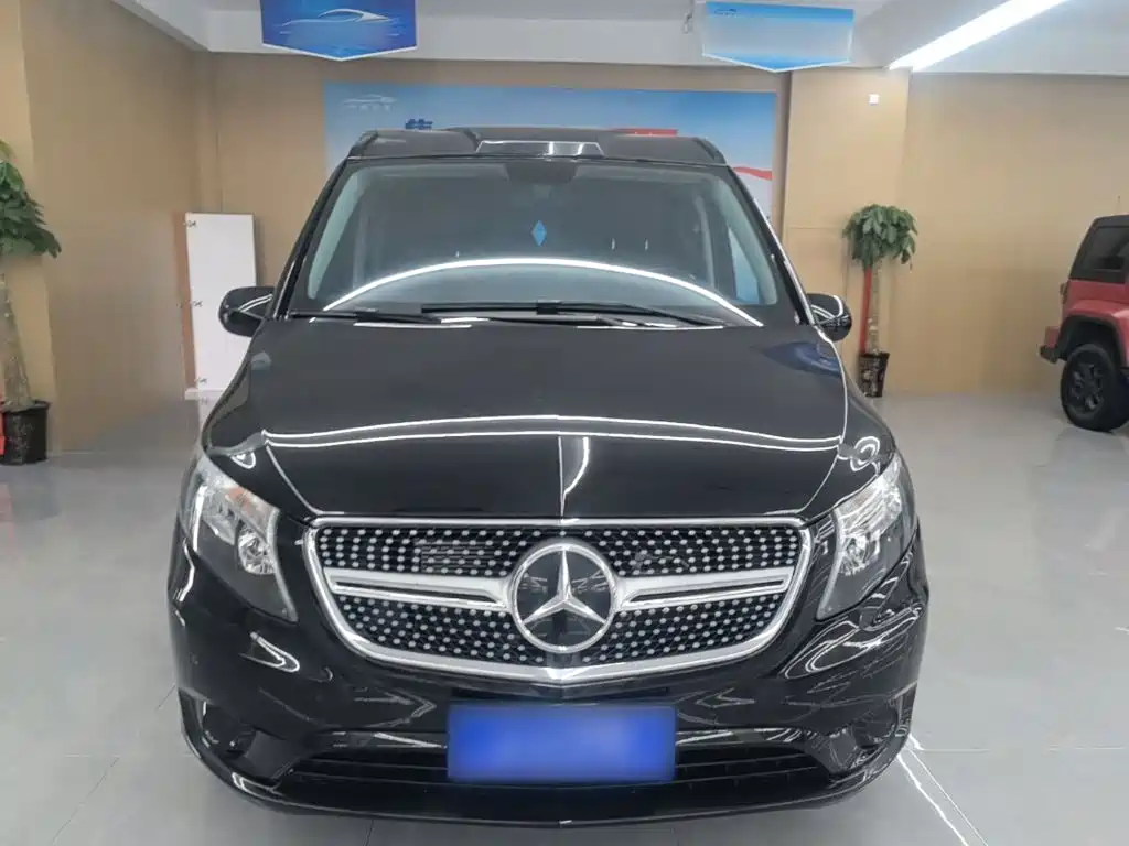 Mercedes-Benz Vito 2023 2.0T 7 мест