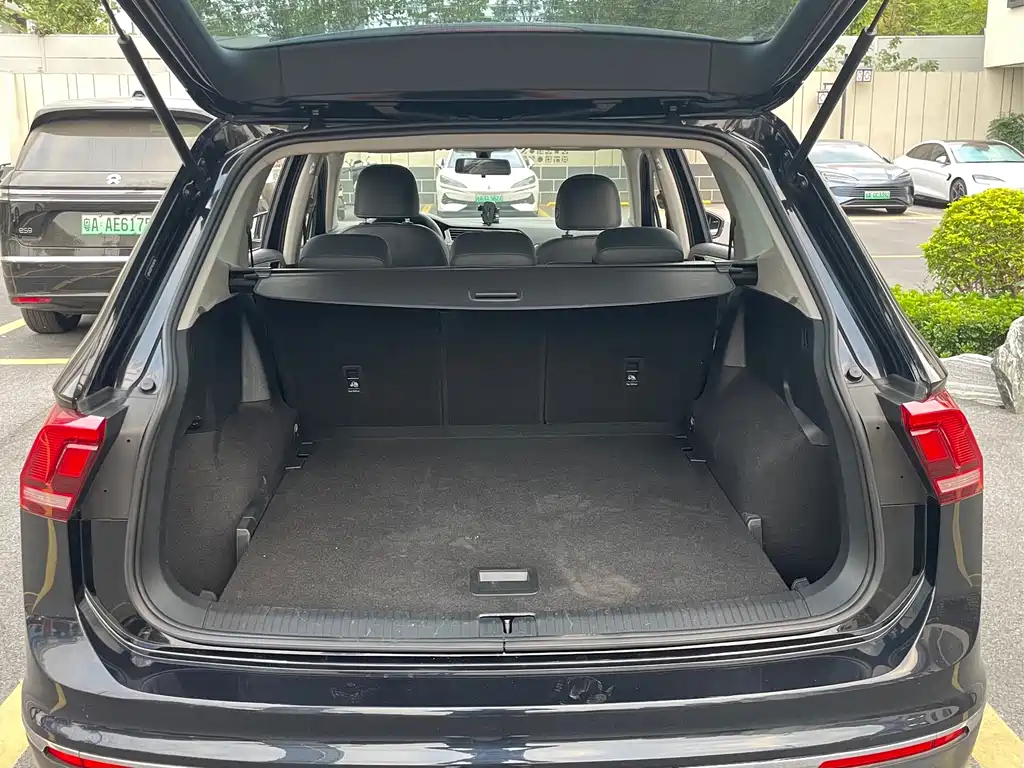 Volkswagen Tiguan L — миниатюра 23