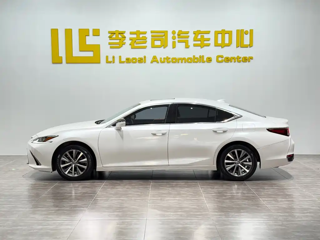 Lexus ES 2020 260 V