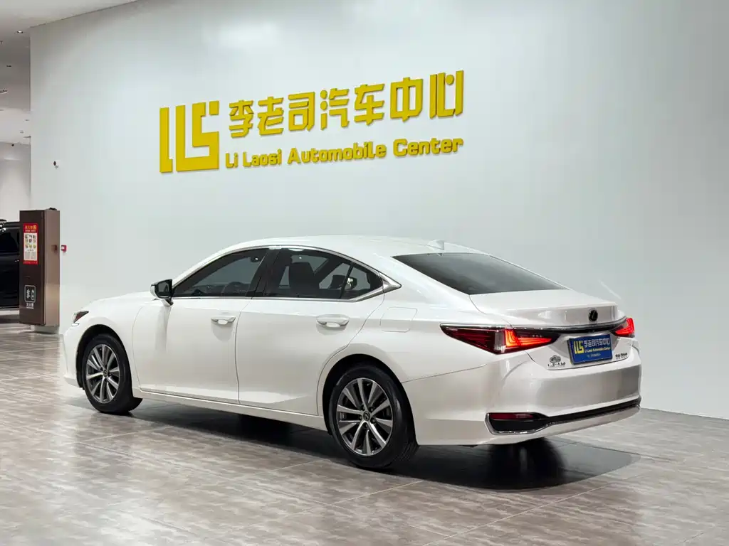 Lexus ES 2020 260 V