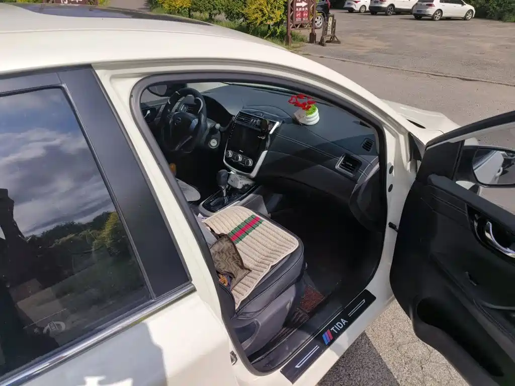 Nissan Tiida — миниатюра 18