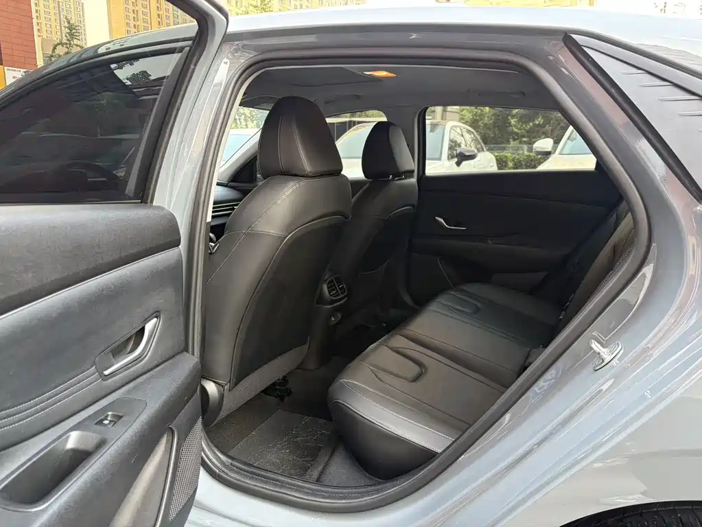 Hyundai Elantra — миниатюра 5