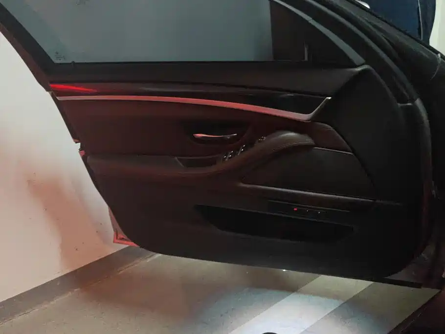 BMW 5 Series — миниатюра 7