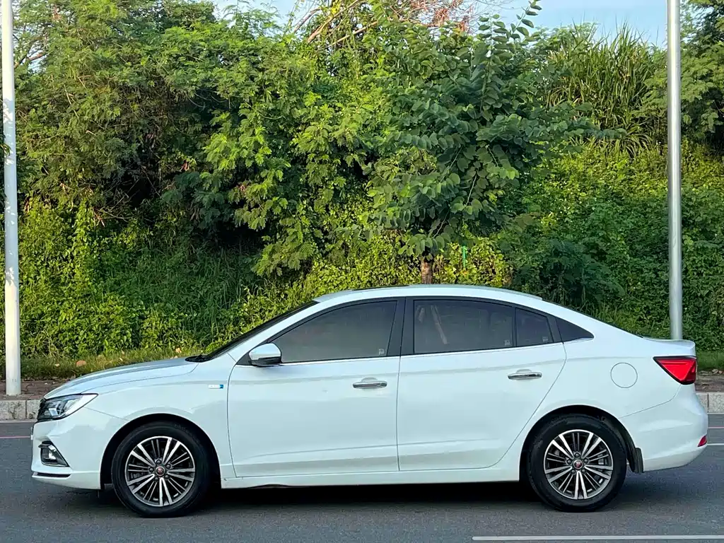 Roewe i5 — миниатюра 4