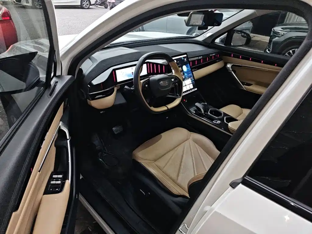 Geely Boyue L — миниатюра 15