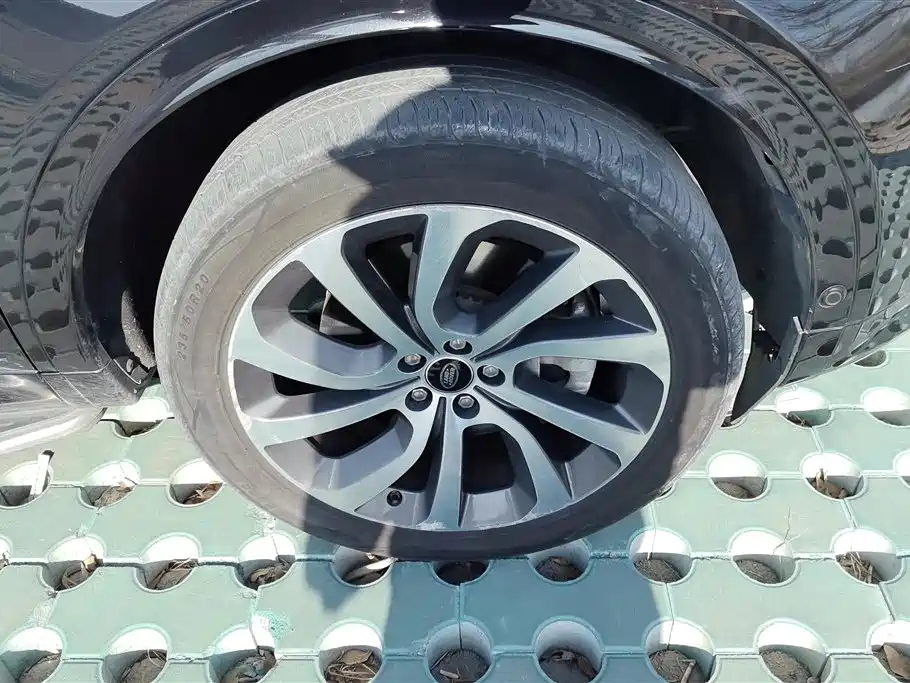 LAND ROVER DISCOVER NEW ENERGY SOURCES FOR SPORTS