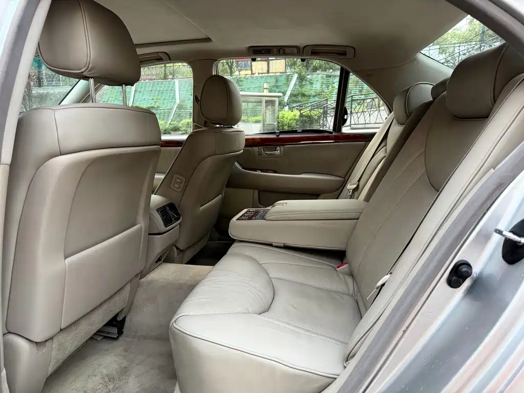 Lexus LS — миниатюра 7