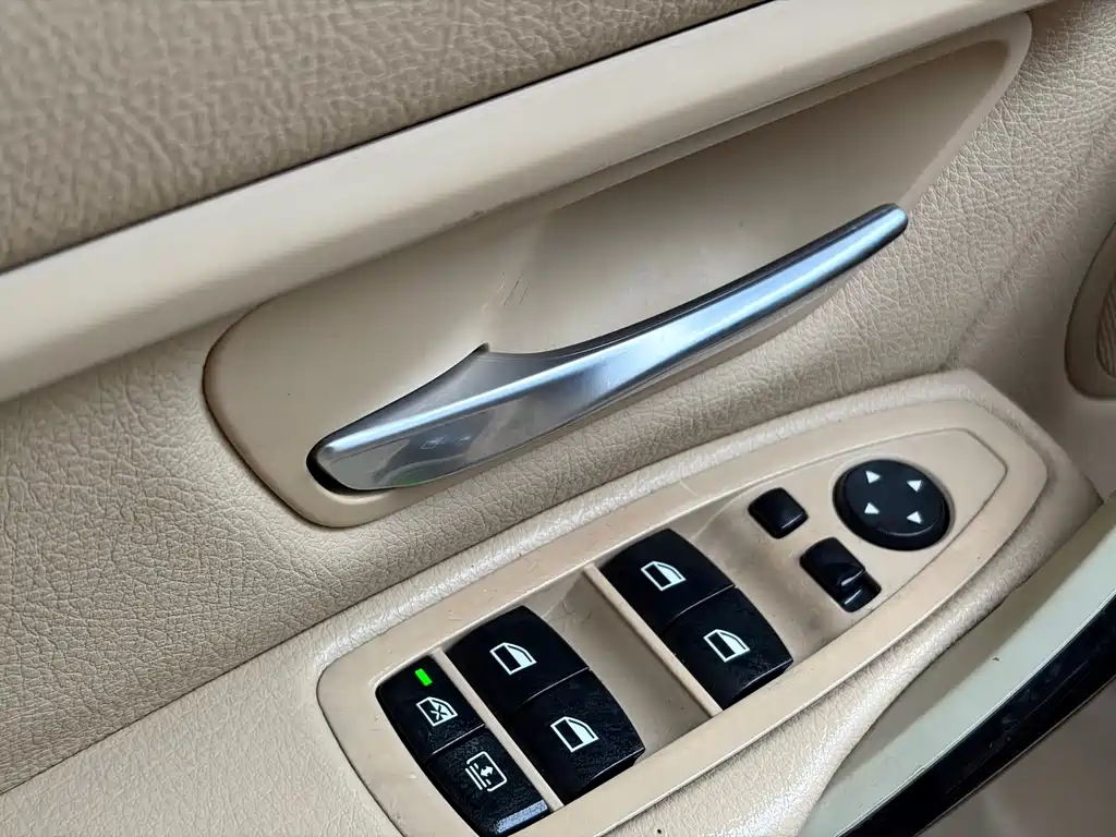 BMW 3 Series — миниатюра 18