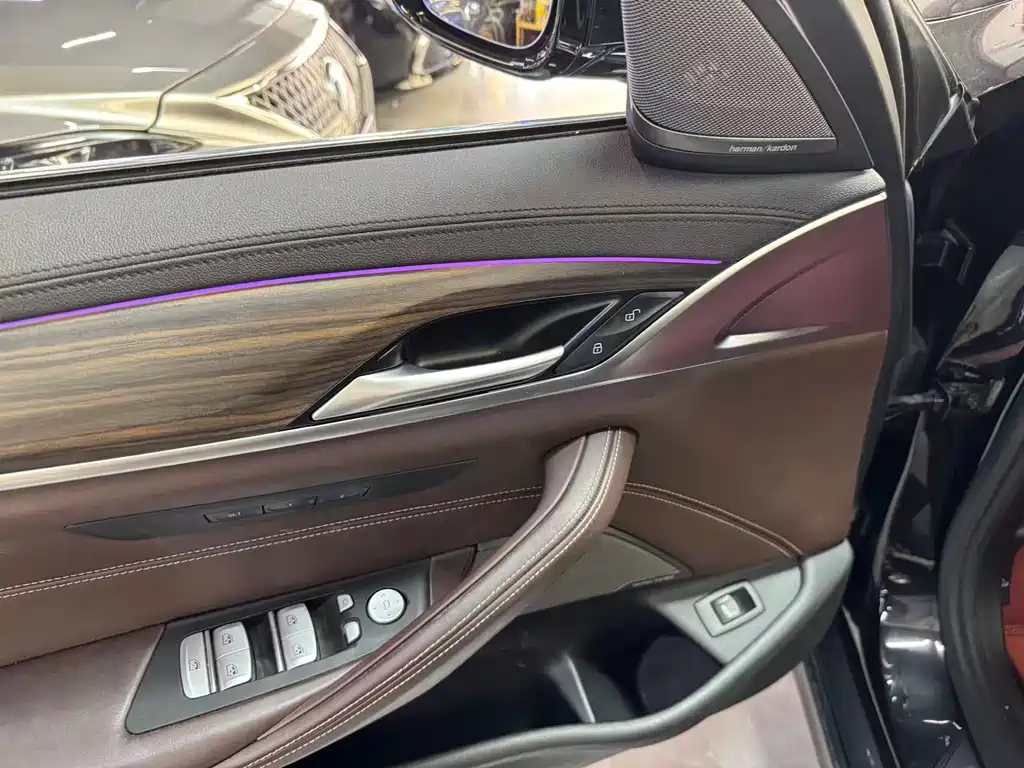 BMW 5 Series — миниатюра 10