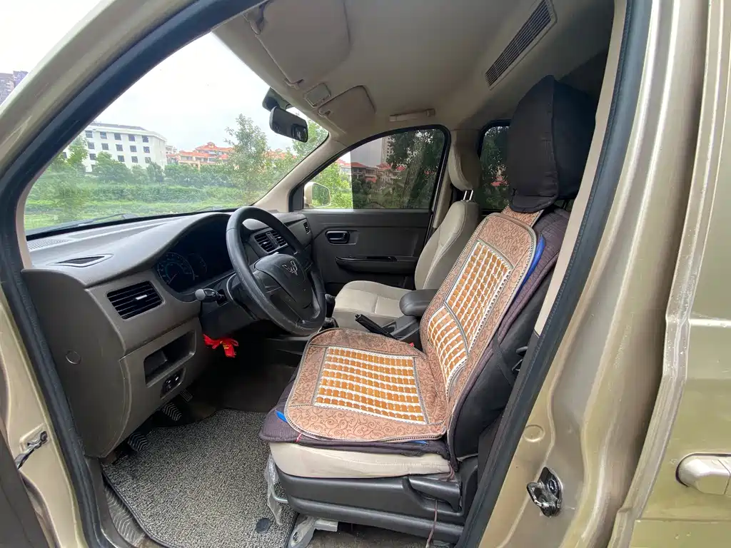 Wuling Rongguang V — миниатюра 10