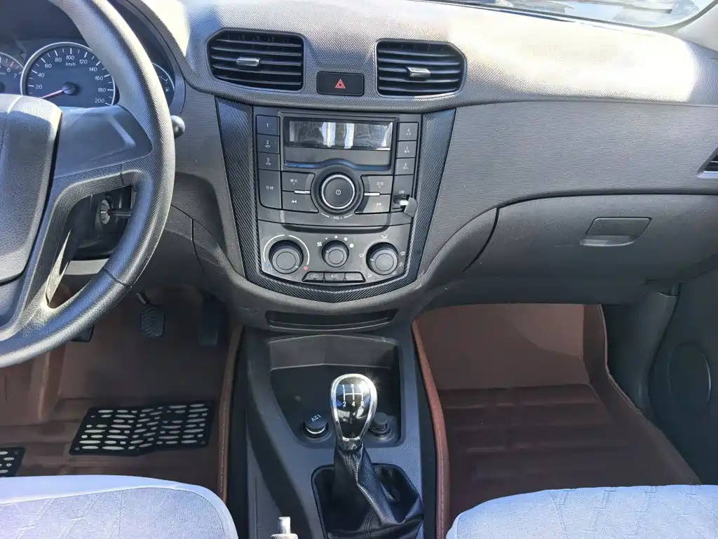Wuling Hongguang — миниатюра 16