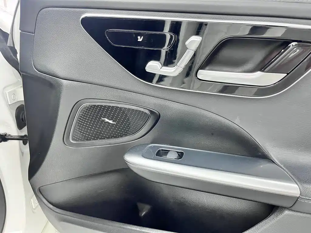 Mercedes-Benz C-Class — миниатюра 15