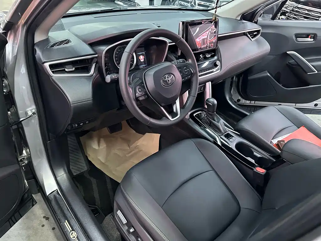 Toyota Corolla Cross — миниатюра 8
