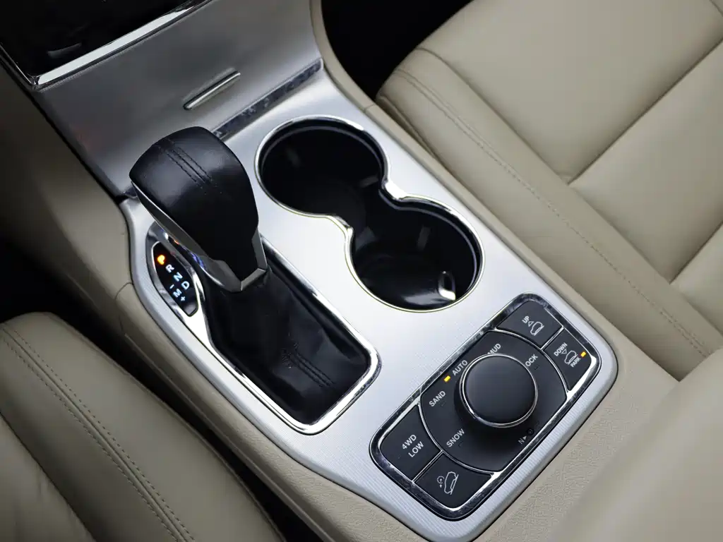 Jeep Grand Cherokee (Import) — миниатюра 18