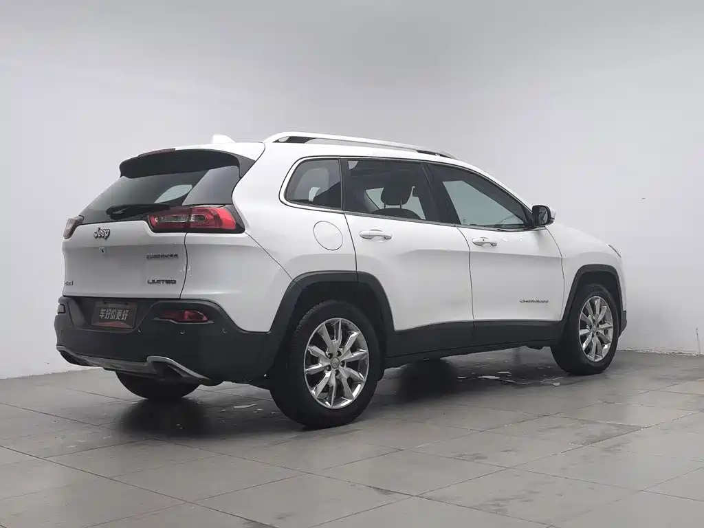 Jeep Cherokee — миниатюра 2