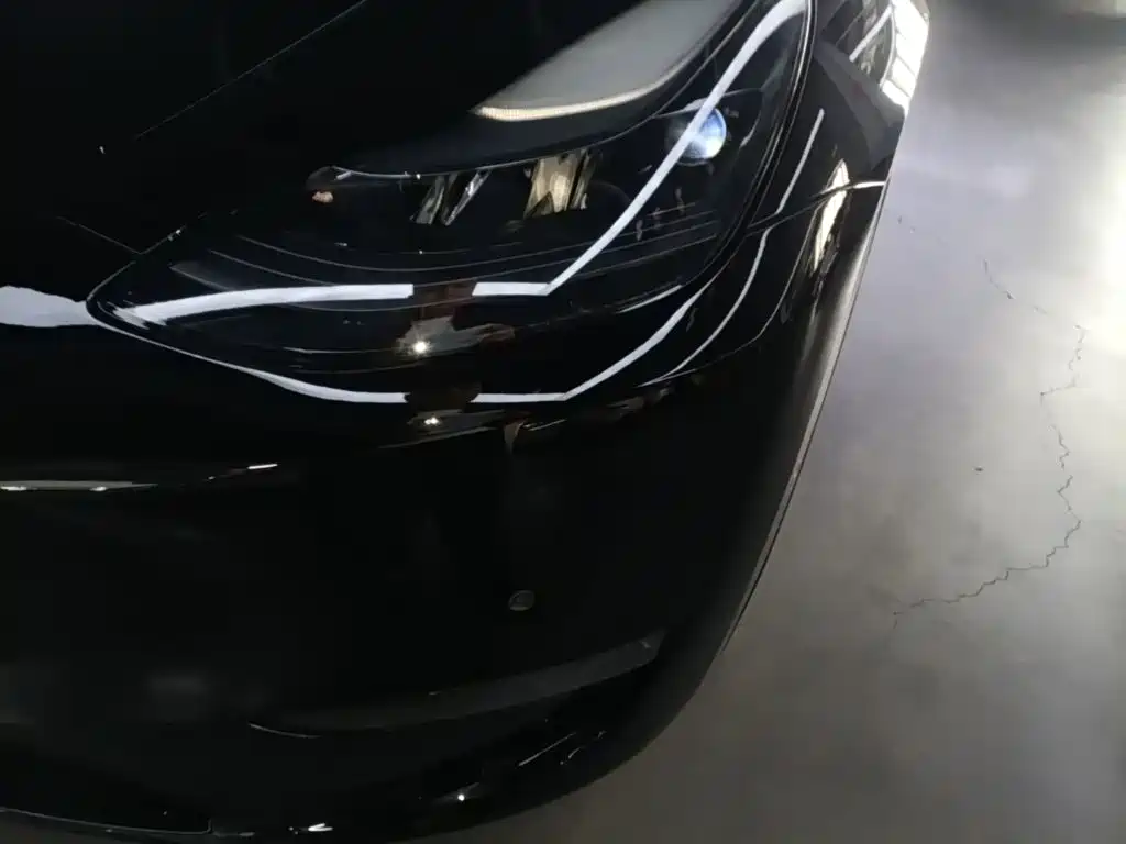 Tesla Model Y — миниатюра 24