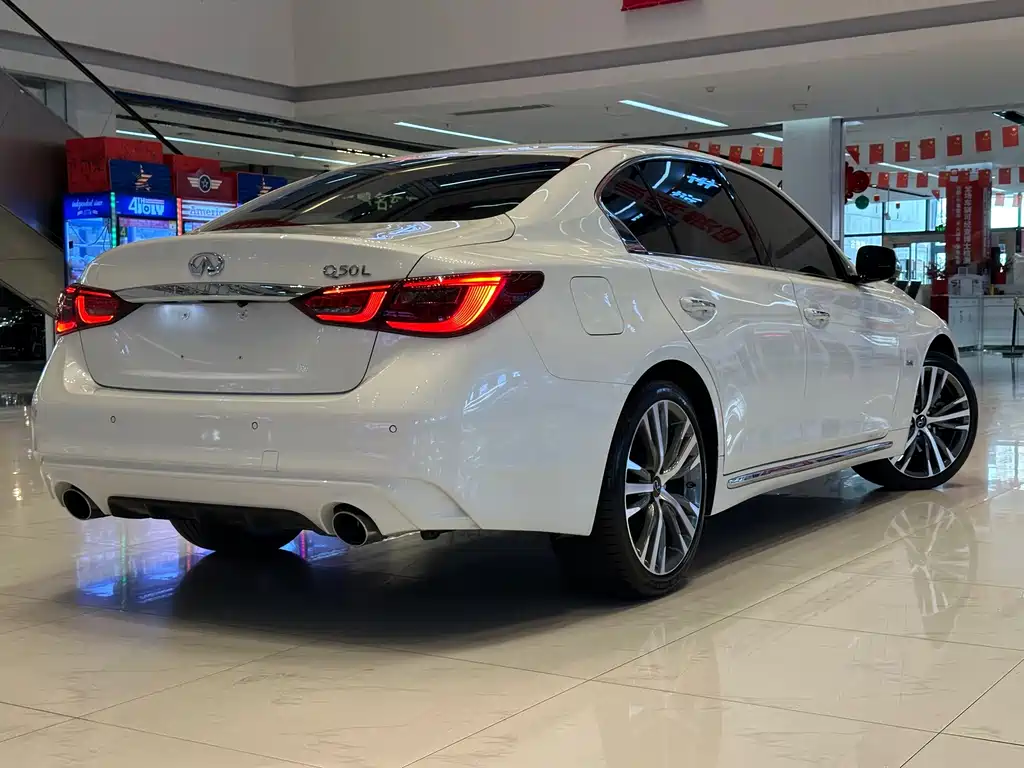 Infiniti Q50L — миниатюра 5