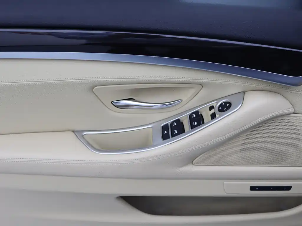 BMW 5 Series — миниатюра 10