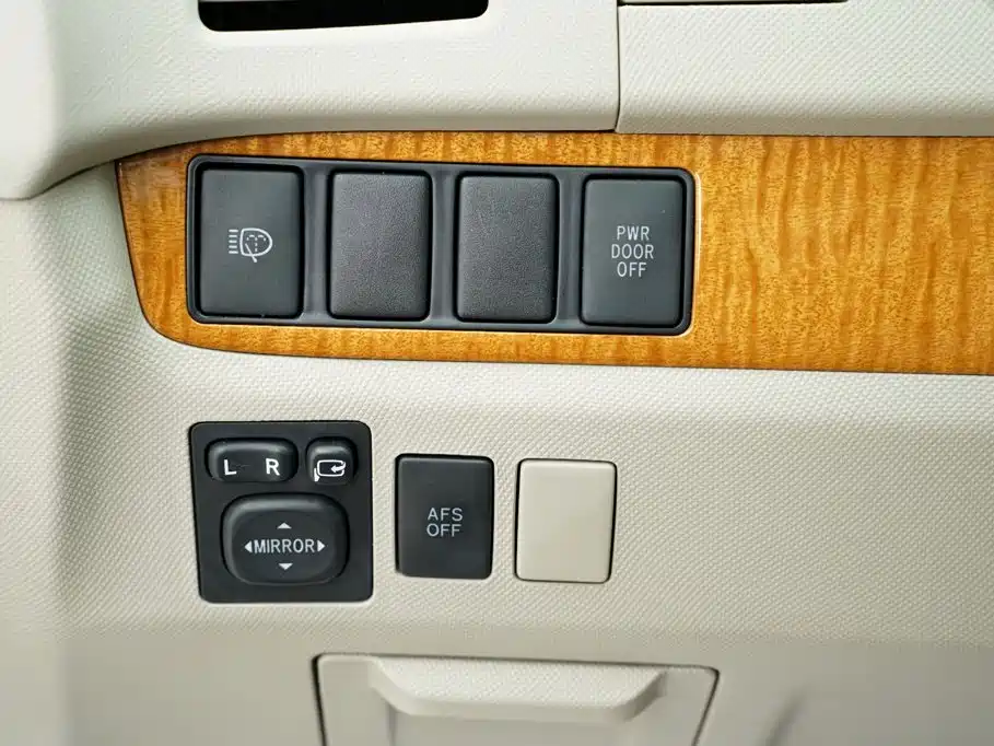 Toyota Previa — миниатюра 10