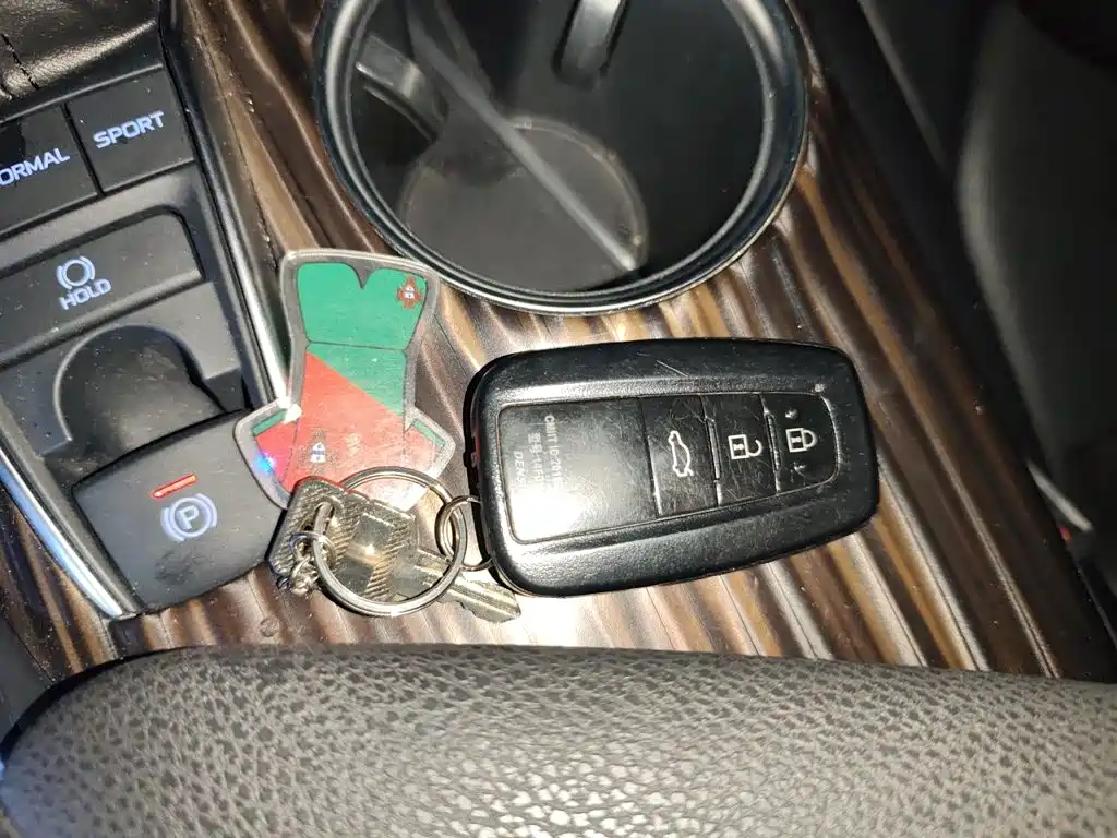Toyota Camry — миниатюра 12