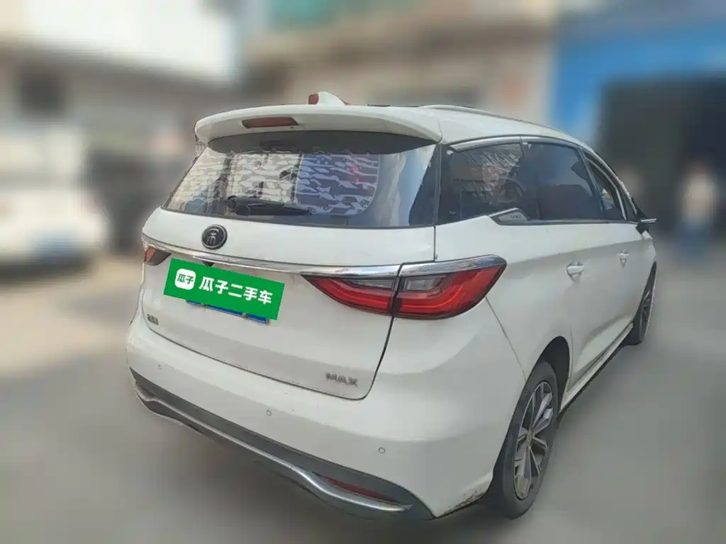 BYD MAX — миниатюра 4
