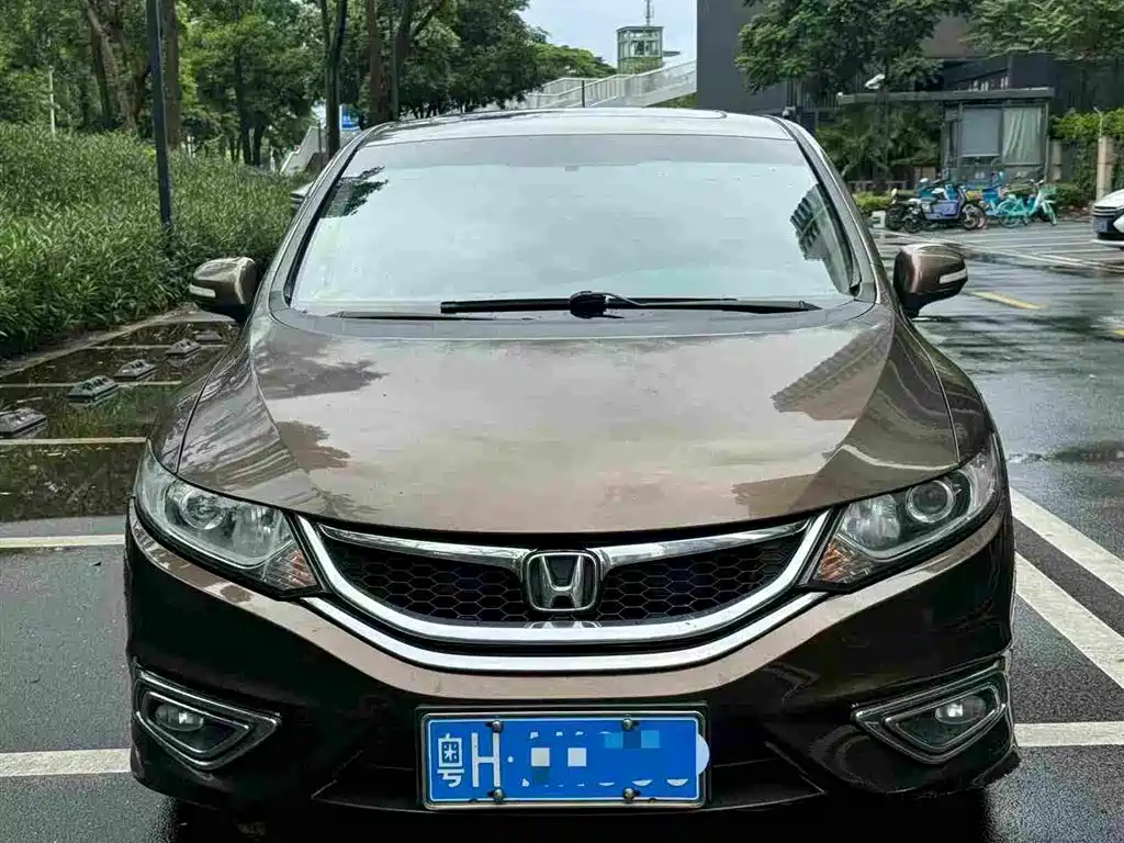 Honda Jade 2016 1.8L AT Comfort Elite 5 мест