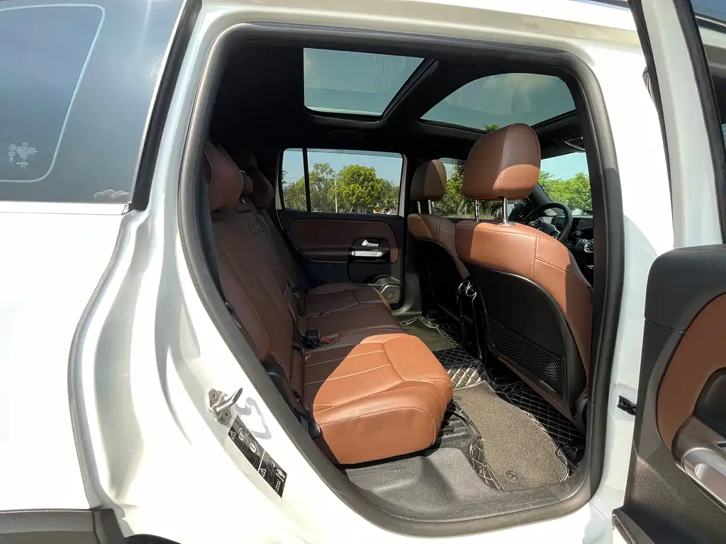 Mercedes-Benz GLB — миниатюра 8