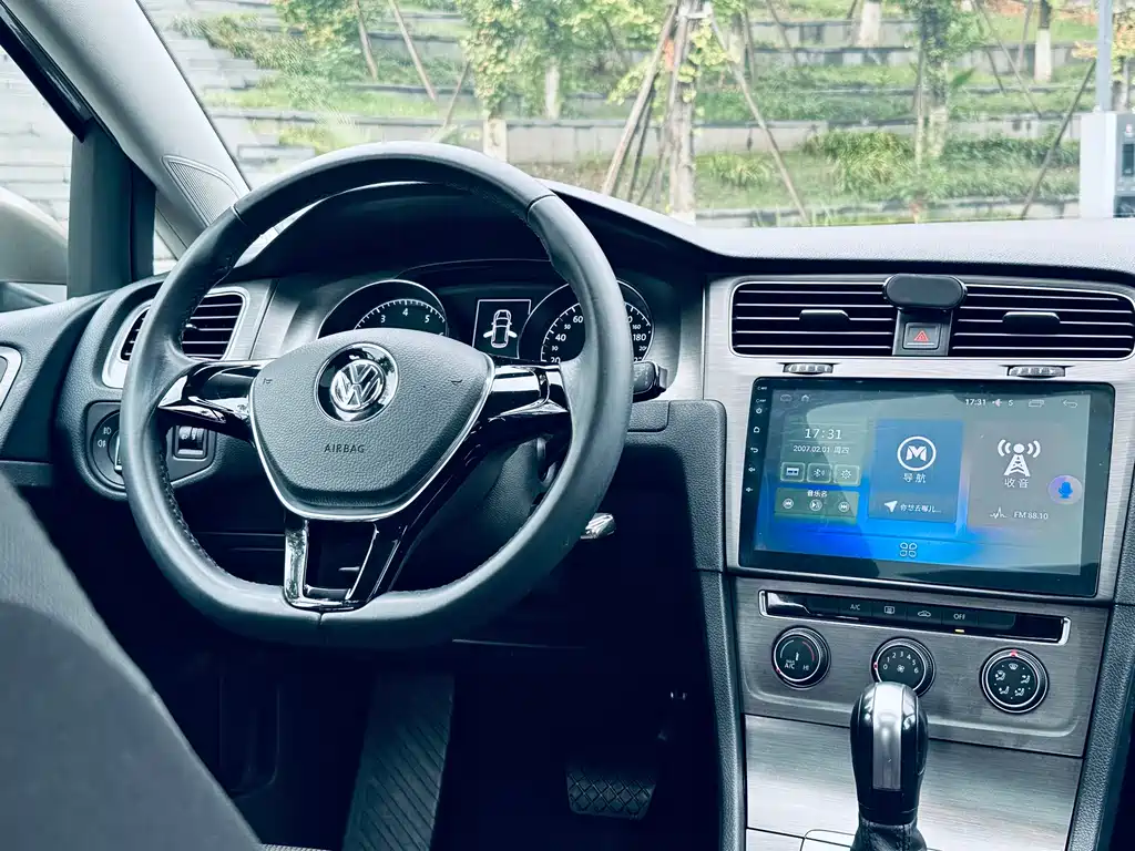 Volkswagen Golf — миниатюра 13