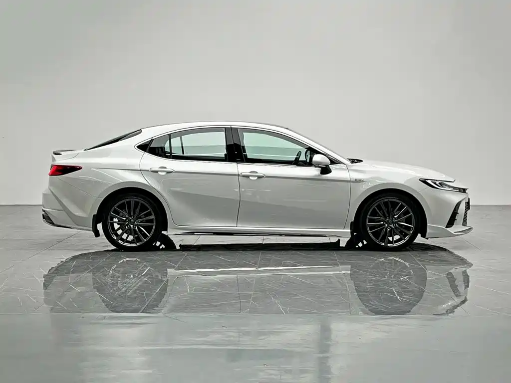Toyota Camry — миниатюра 8