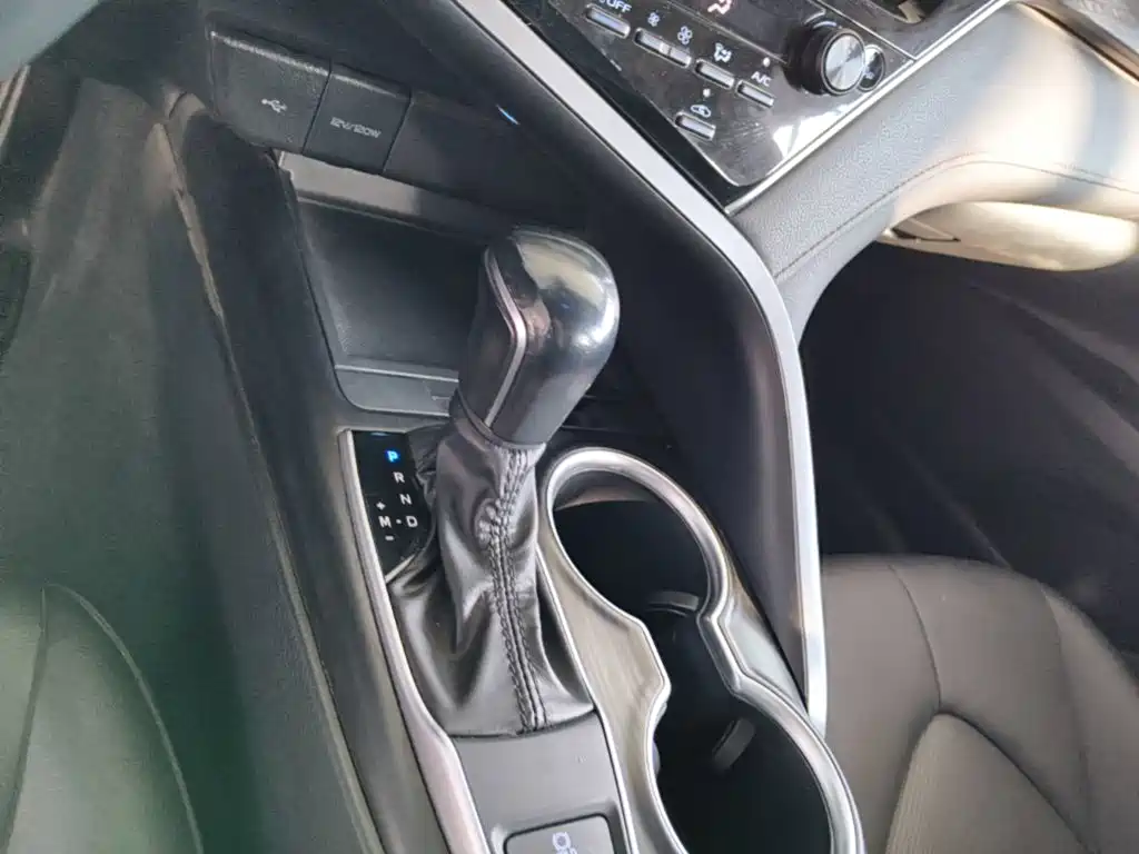 Toyota Camry — миниатюра 14